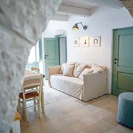 Trullo Essenza-trulli Anti Charme & Relax Nocleg ze śniadaniem 4*