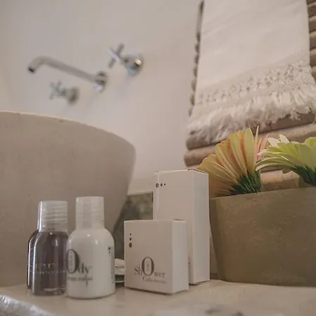 Trullo Essenza-trulli Anti Charme & Relax לינה וארוחת בוקר 4*
