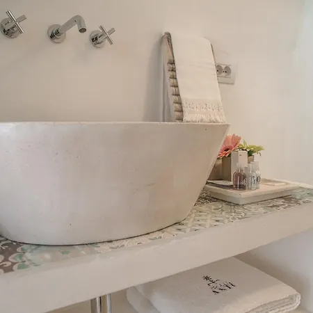 Trullo Essenza-trulli Anti Charme & Relax לינה וארוחת בוקר 4*